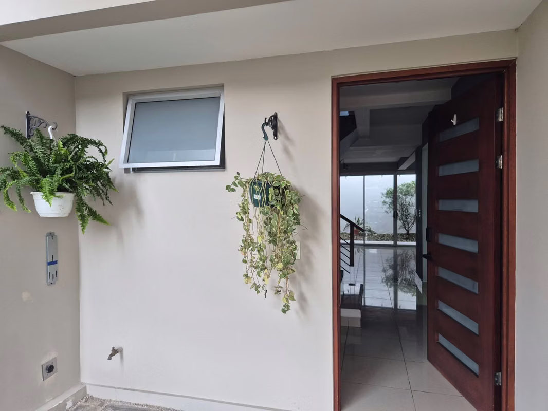 Casa moderna en condominio Barlovento, La Unión 1