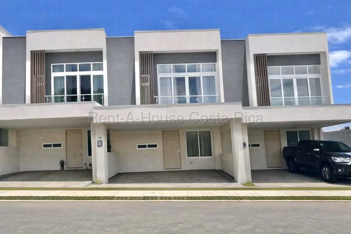 Hermosa casa de dos plantas en Condominio Resort Naos, Heredia - foto 4