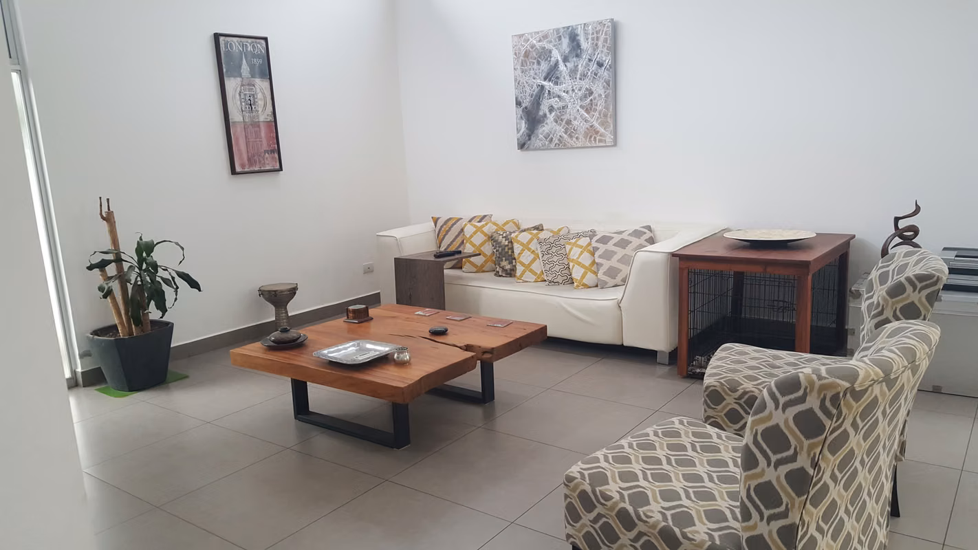 Casa Moderna en Condo Exclusivo con Piscina en Santa Ana - foto 2