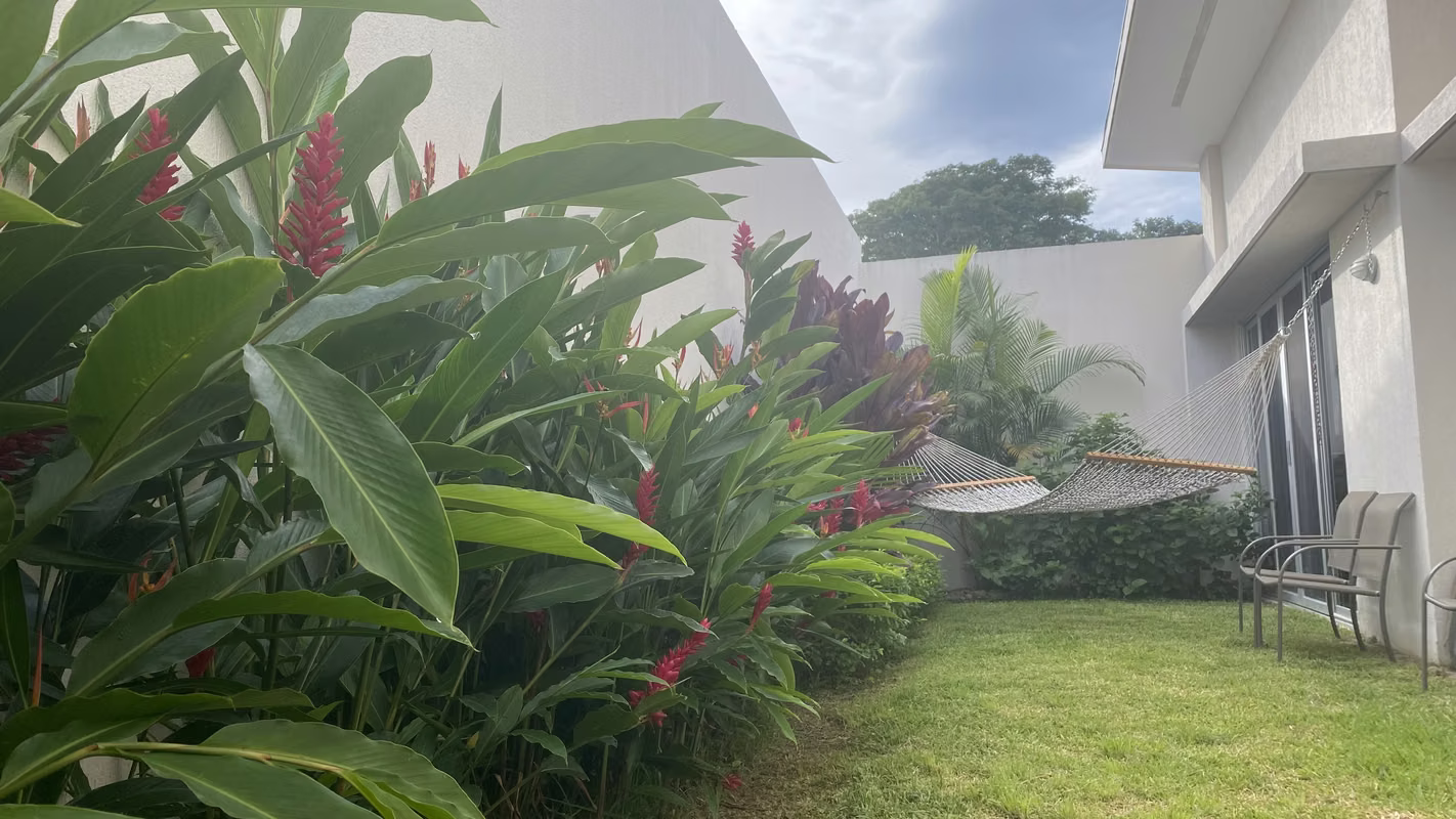 Casa Moderna en Condo Exclusivo con Piscina en Santa Ana - foto 11