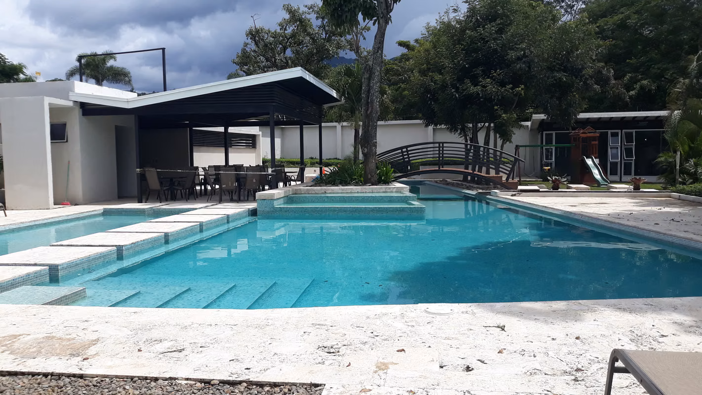 Casa Moderna en Condo Exclusivo con Piscina en Santa Ana - foto 12
