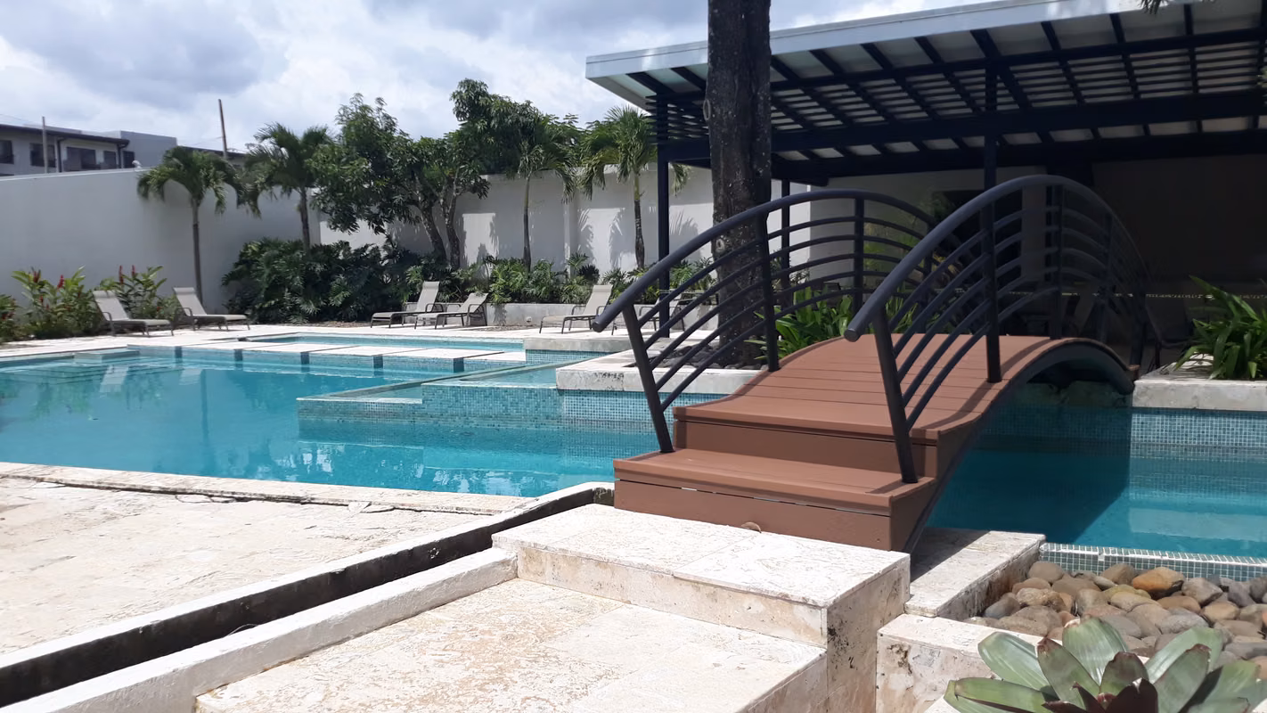 Casa Moderna en Condo Exclusivo con Piscina en Santa Ana - foto 13