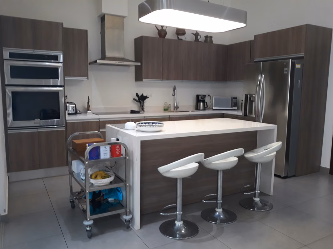 Casa Moderna en Condo Exclusivo con Piscina en Santa Ana - foto 5