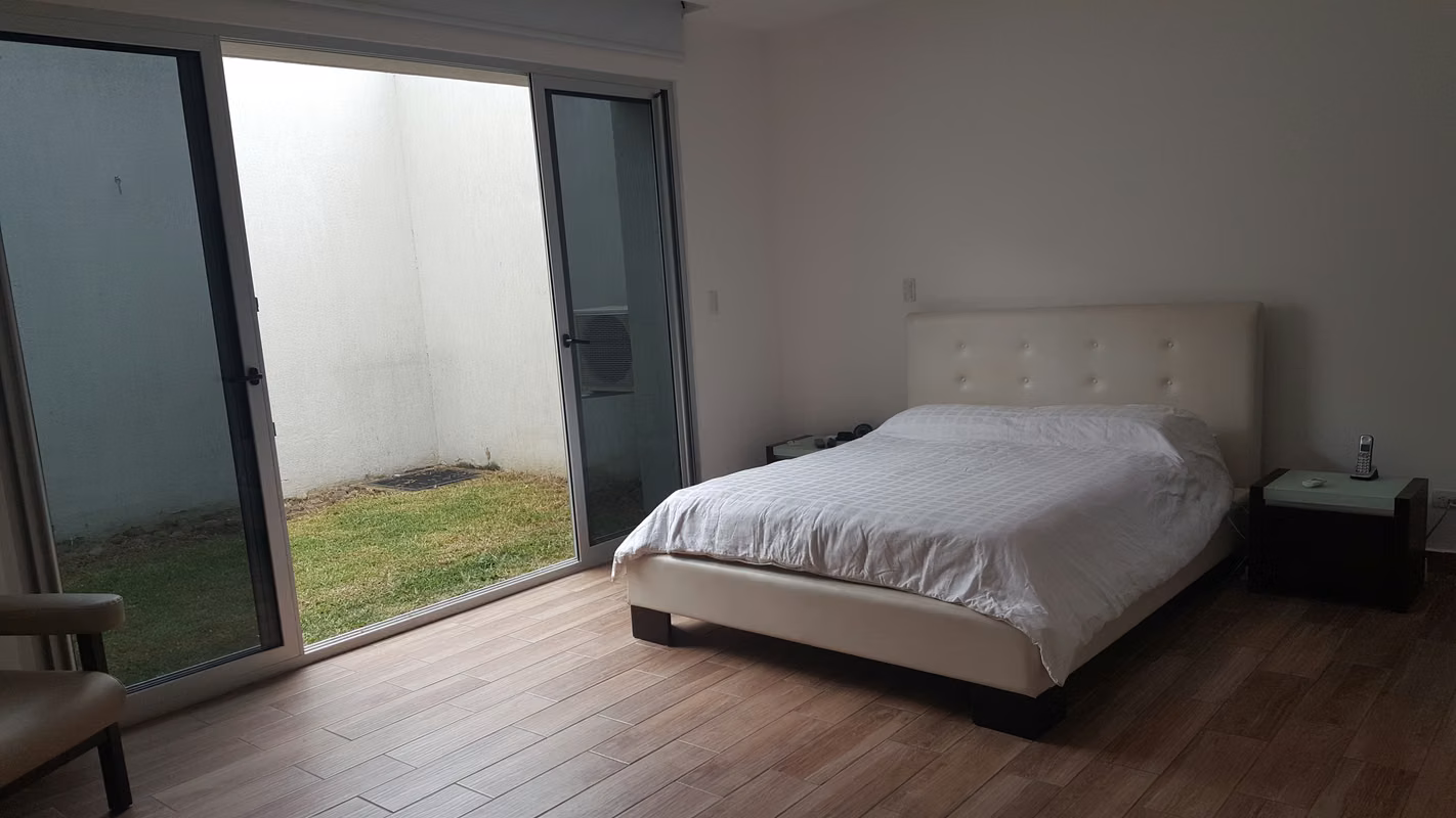 Casa Moderna en Condo Exclusivo con Piscina en Santa Ana - foto 7