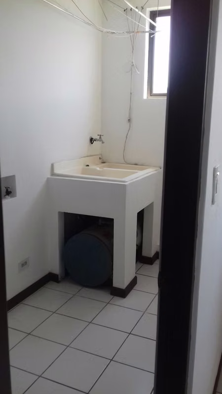Apartamento de 2 Habitaciones en Escazú con Balcón y Piscina - foto 2