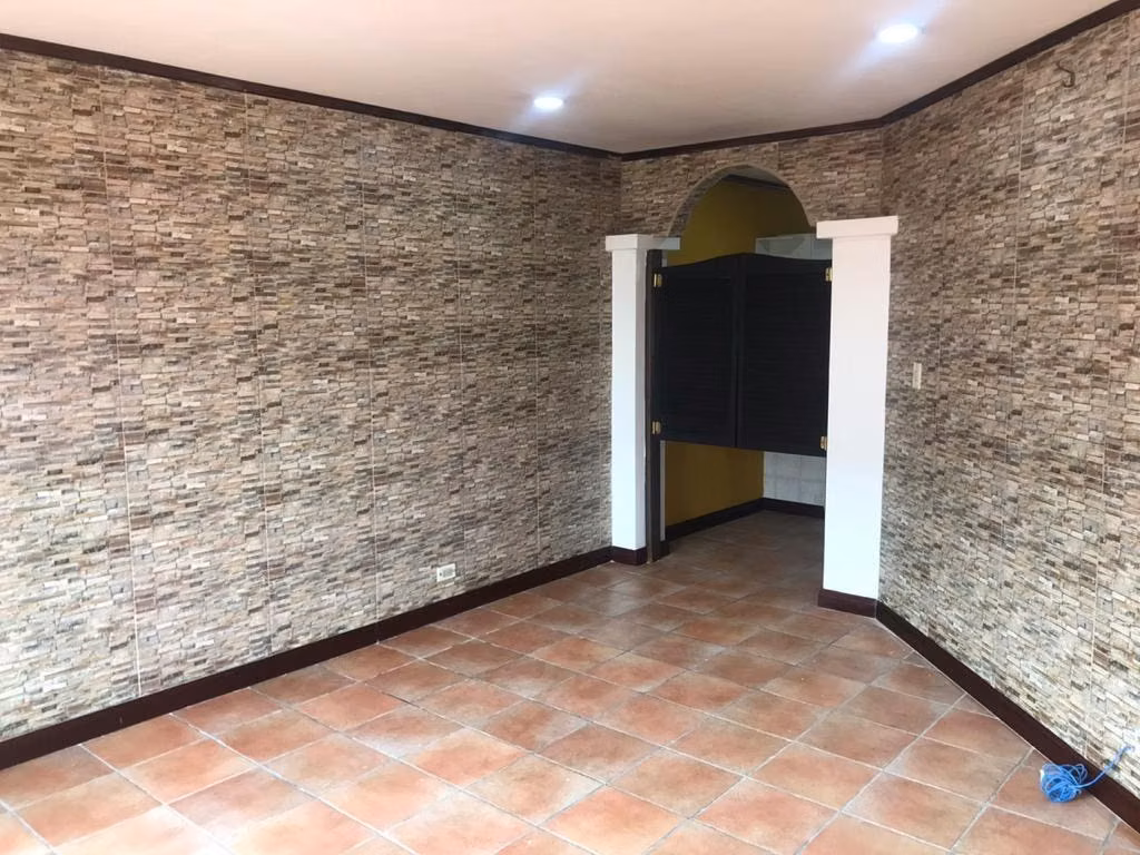 Moderno apartamento de 1 habitación en Torre Los Yoses - foto 14
