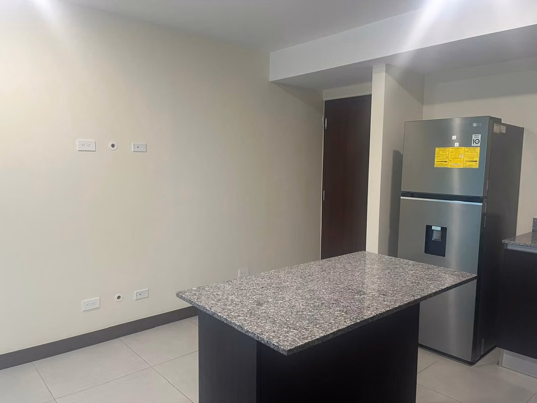 Moderno apartamento de 1 habitación en Torre Los Yoses - foto 4
