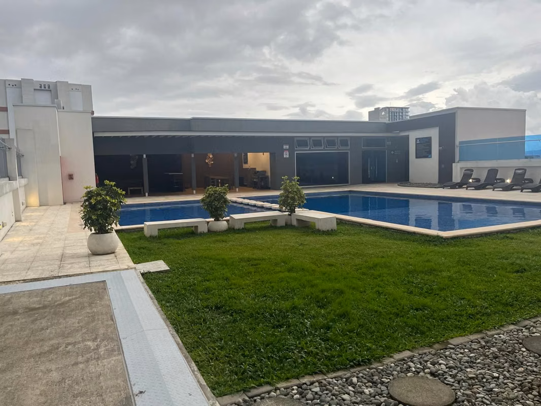 Moderno apartamento de 1 habitación en Torre Los Yoses - foto 6