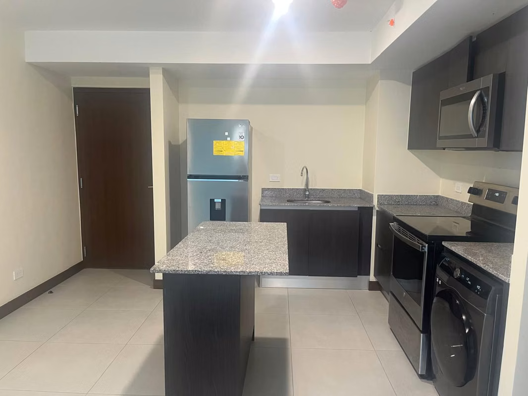 Moderno apartamento de 1 habitación en Torre Los Yoses - foto 7
