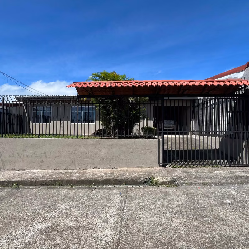 Amplia Casa en La Granja, Palmares - Ideal para Familias