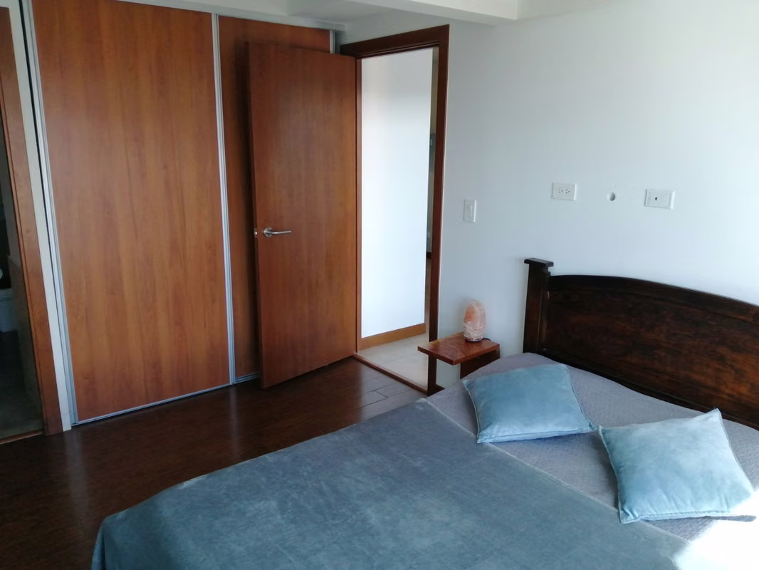 Apto Amoblado en Torre Los Yoses - Vista y Comodidad - foto 3