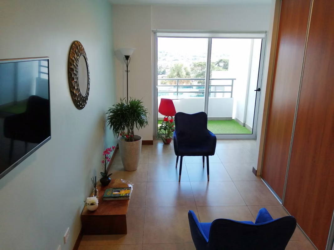 Apto Amoblado en Torre Los Yoses - Vista y Comodidad - foto 4