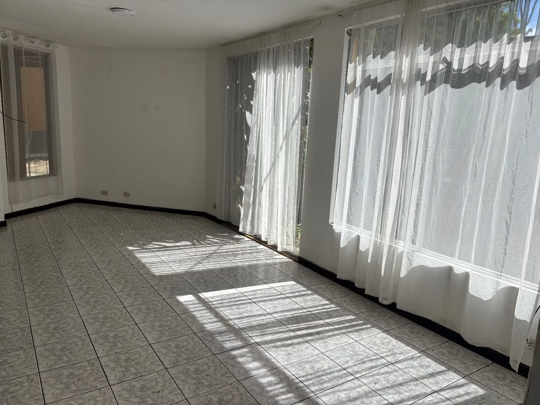 Amplio apartamento en San Antonio, Desamparados - foto 2