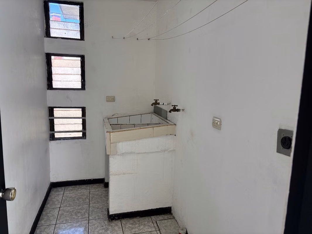 Amplio apartamento en San Antonio, Desamparados - foto 9