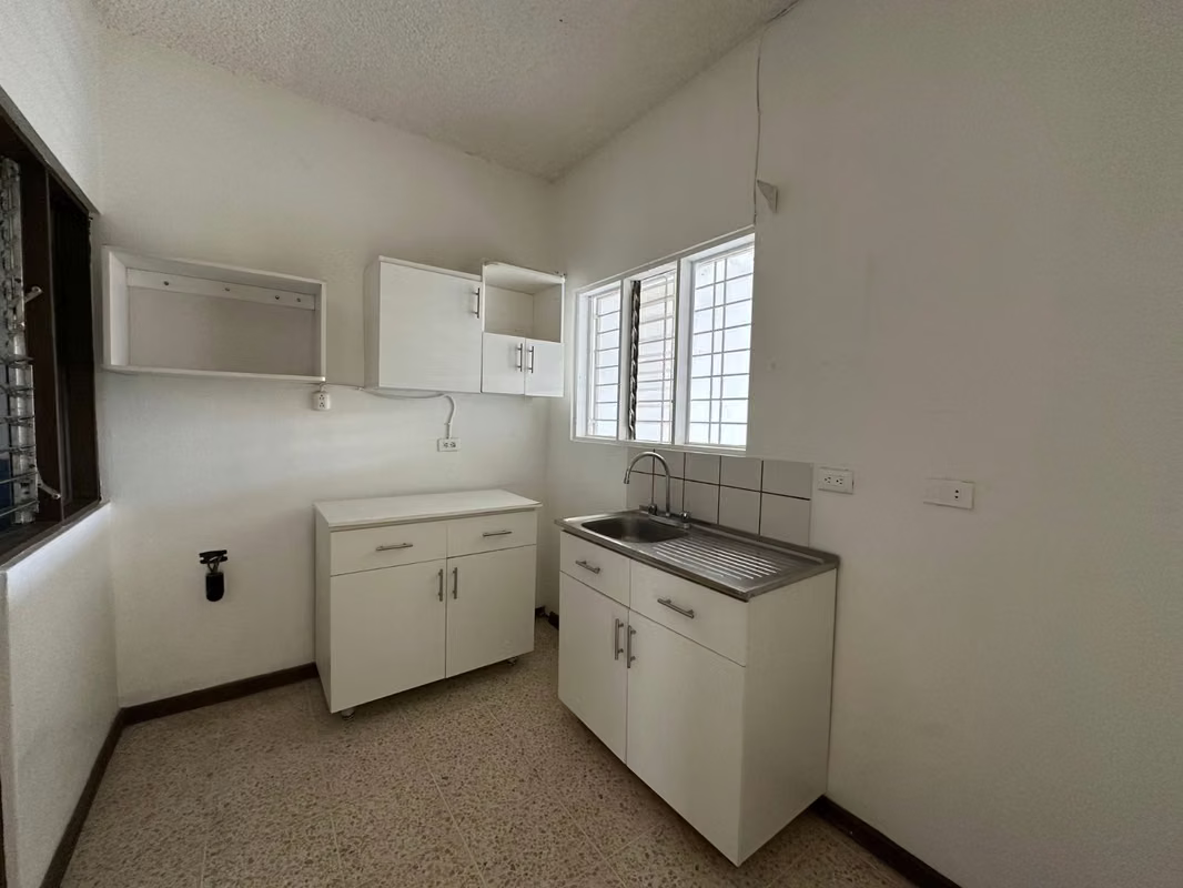 Atractivo apartamento en La Guaria de Moravia con seguridad 24/7 - foto 10
