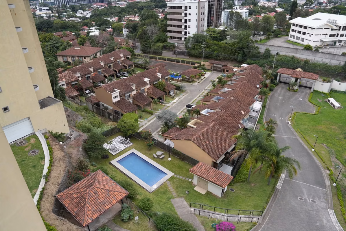 Hermoso apartamento amoblado en Escazú con vista espectacular 1