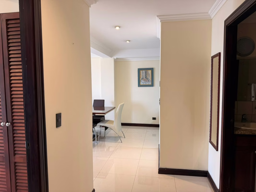 Hermoso apartamento amoblado en Escazú con vista espectacular - foto 10