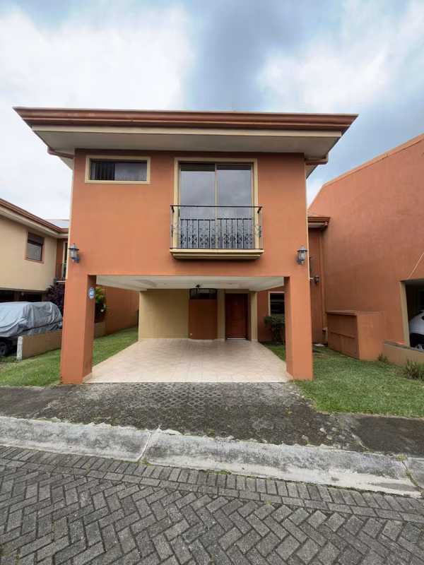 Hermosa Casa en Alquiler en Santo Domingo de Heredia