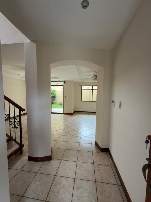 Hermosa Casa en Alquiler en Santo Domingo de Heredia - foto 2