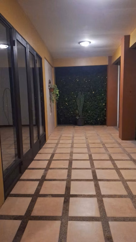 Amplia casa en alquiler en Cartago con terraza y jardín - foto 11