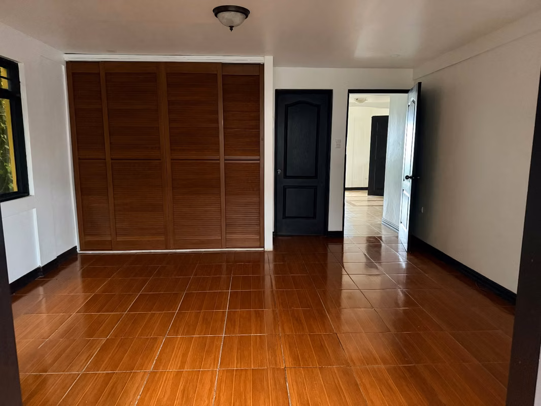 Amplia casa en alquiler en Cartago con terraza y jardín - foto 3