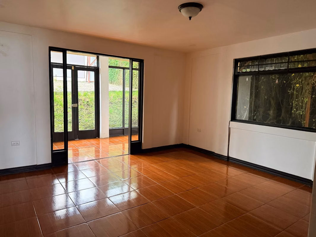 Amplia casa en alquiler en Cartago con terraza y jardín - foto 4