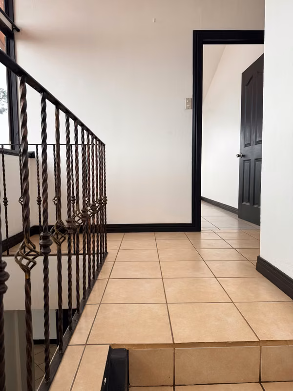 Amplia casa en alquiler en Cartago con terraza y jardín - foto 5