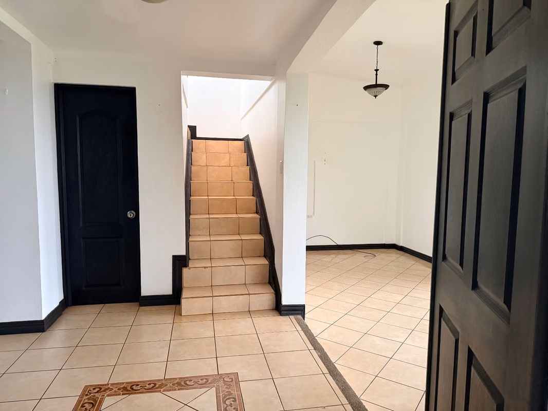 Amplia casa en alquiler en Cartago con terraza y jardín - foto 6