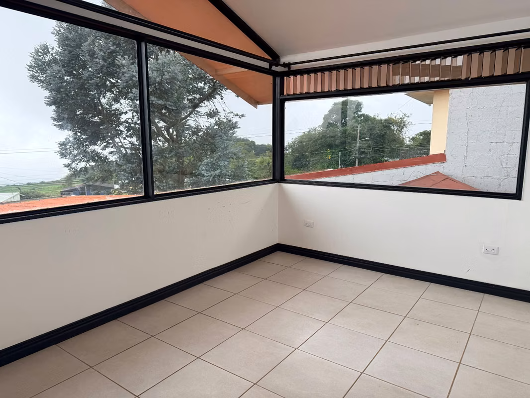Amplia casa en alquiler en Cartago con terraza y jardín - foto 7