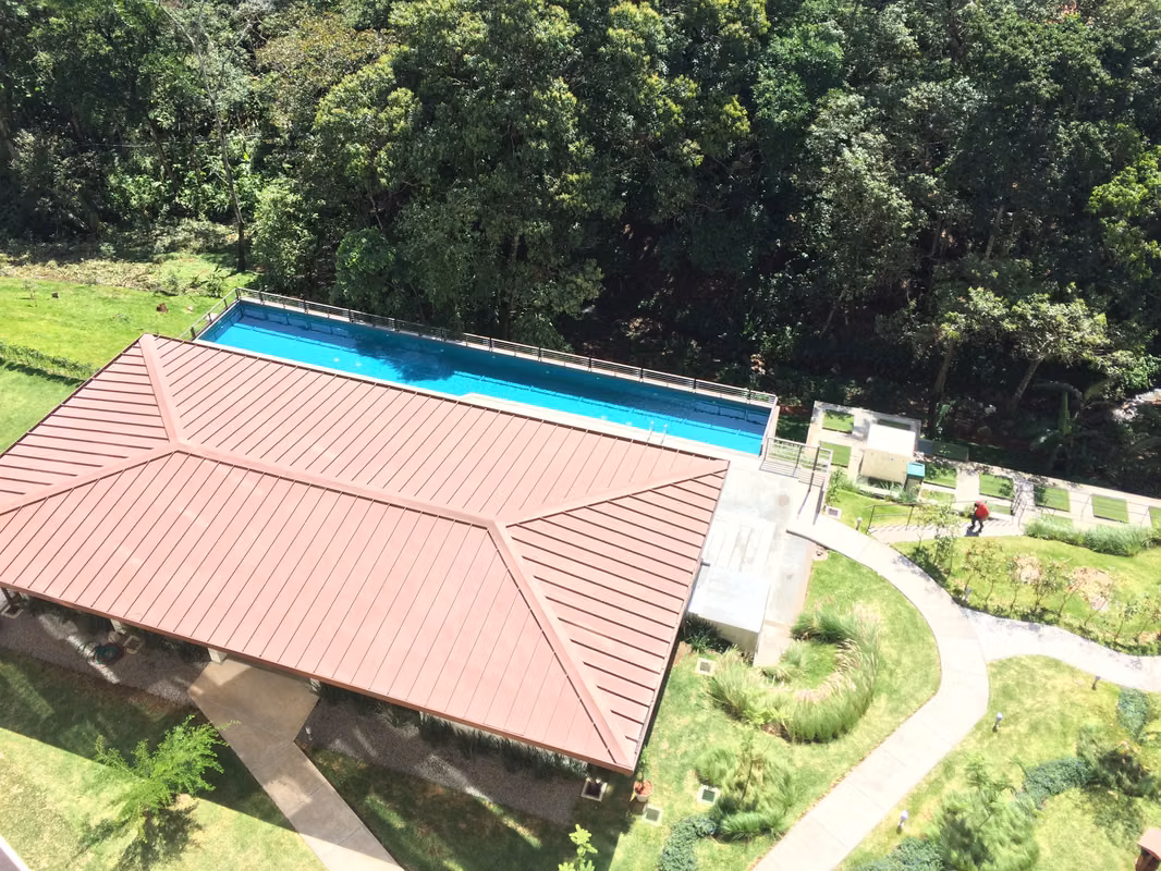 Apartamento en condominio exclusivo con piscina y gimnasio - foto 2