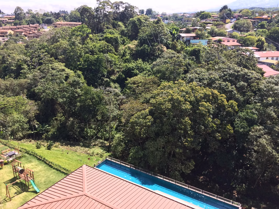 Apartamento en condominio exclusivo con piscina y gimnasio - foto 3