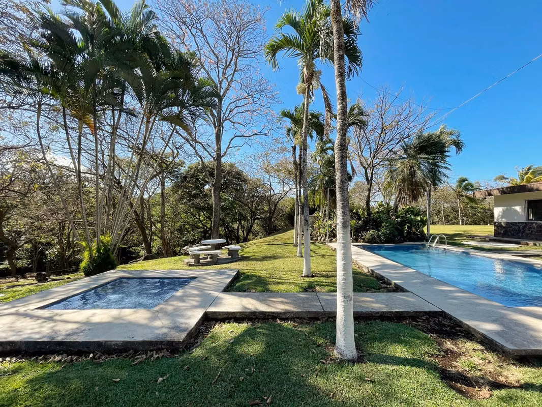 Amplia finca con piscina y caballerizas en Alajuela - foto 5