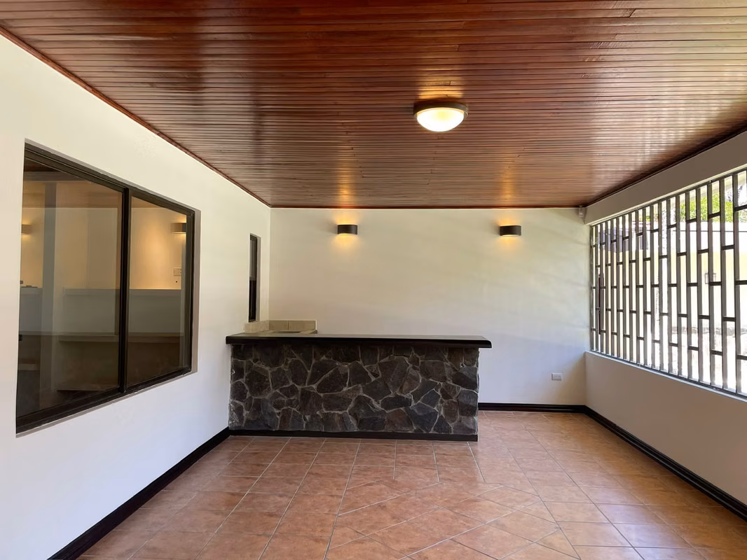 Amplia finca con piscina y caballerizas en Alajuela - foto 10