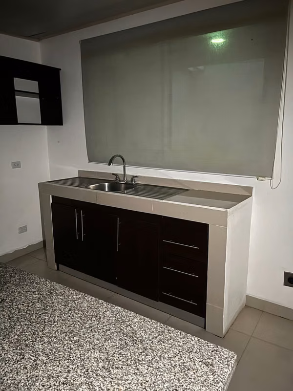 Atractivo apartamento de 2 habitaciones en Tibás - foto 4