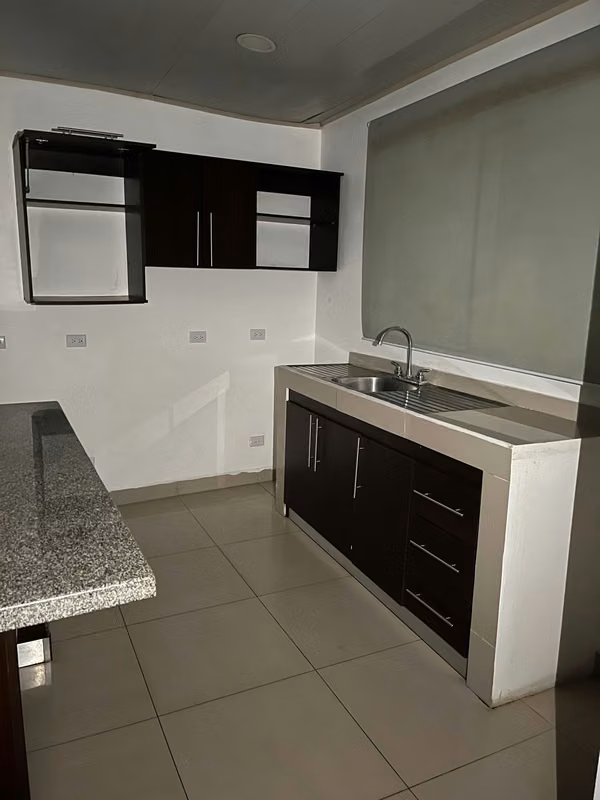 Atractivo apartamento de 2 habitaciones en Tibás - foto 5