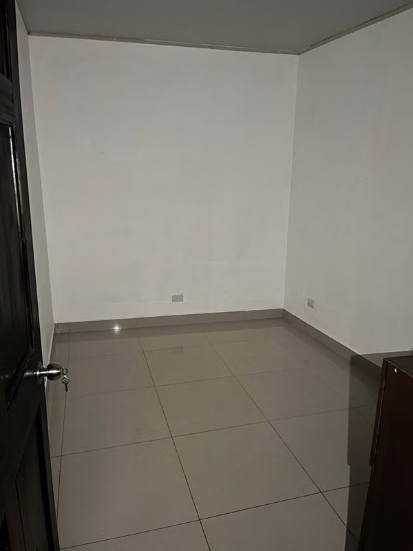 Atractivo apartamento de 2 habitaciones en Tibás - foto 7