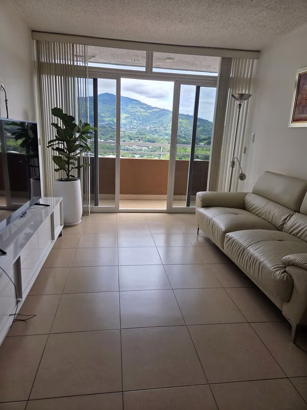 Apartamento con vista a la montaña en Alajuela